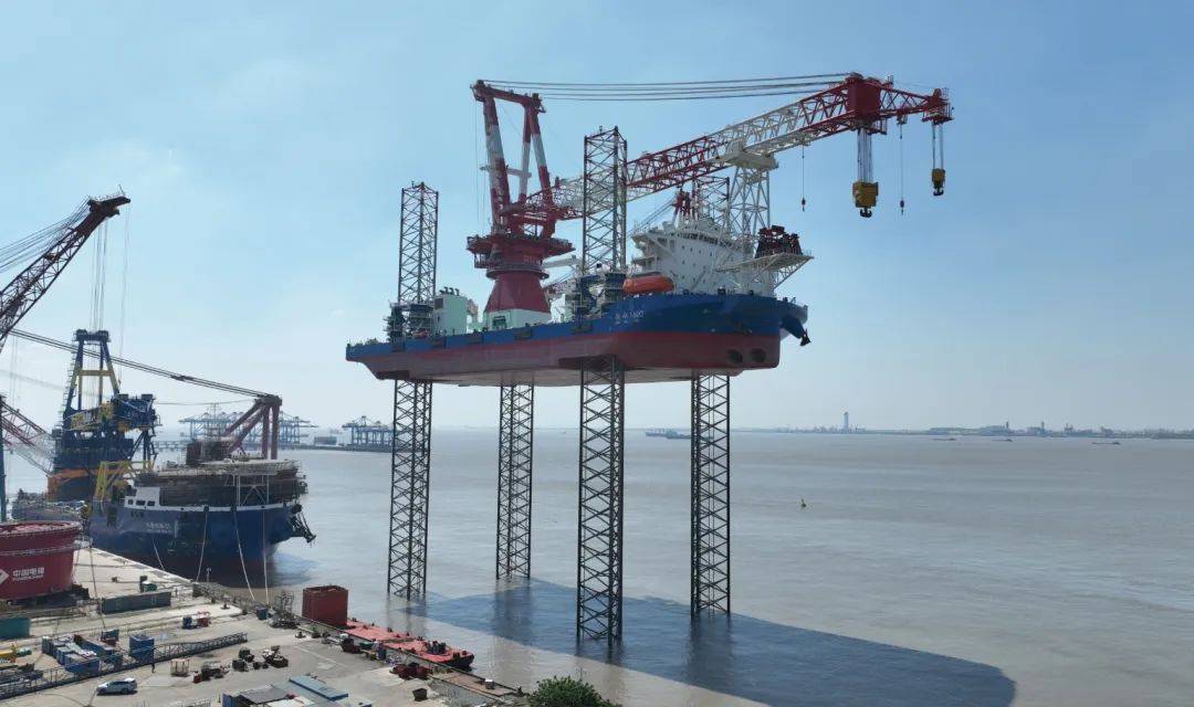 1600吨风电安装平台完成全程抬升试验