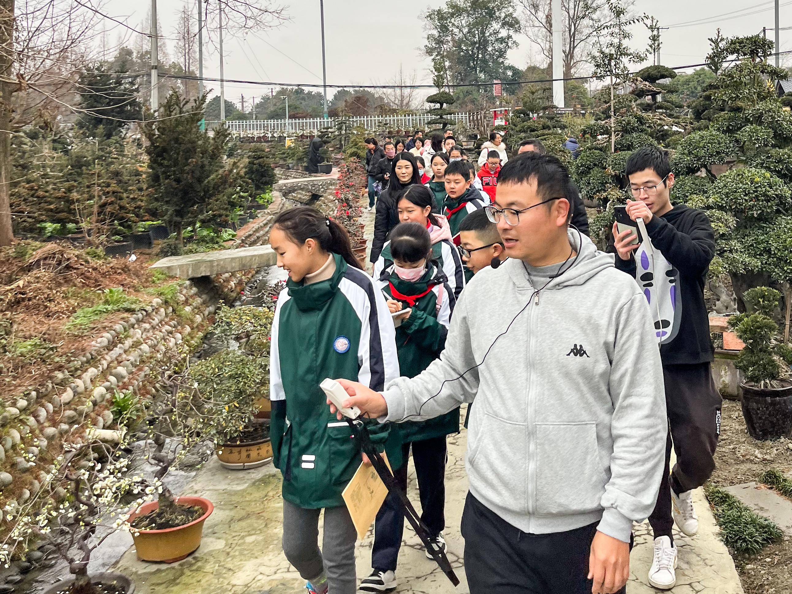 在创新中传承川派盆景文化_陈宏宇_温江_新华社