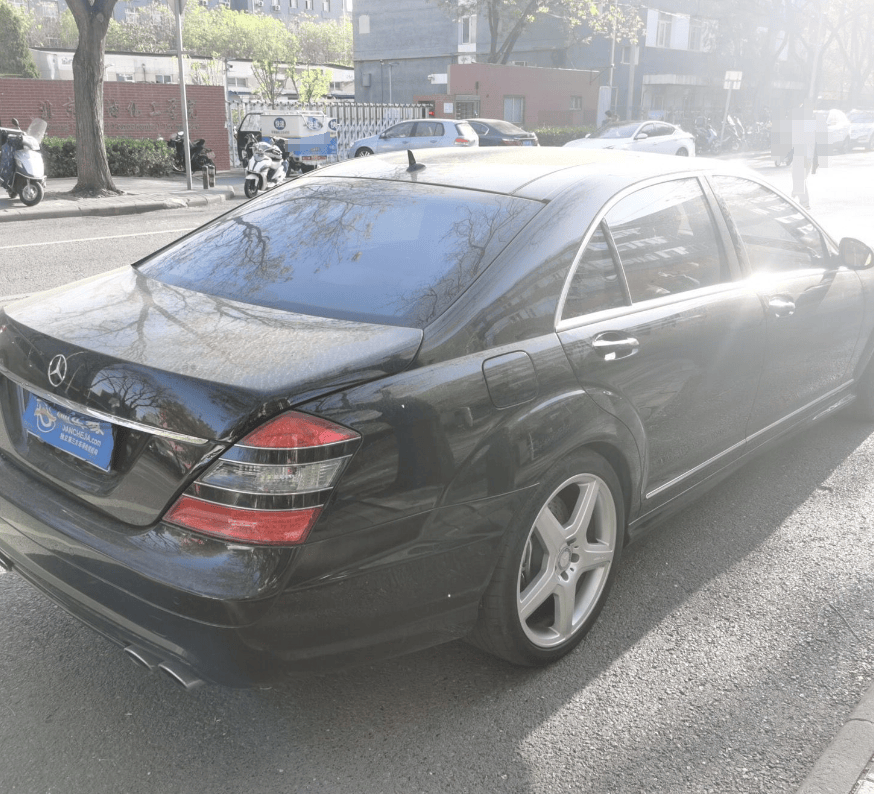 车龄20年,实表10万公里,这辆04款的奔驰s500凭啥卖28万?