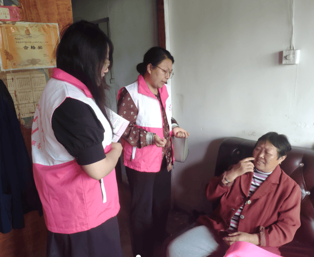 市妇联到流泽镇中益村走访调研