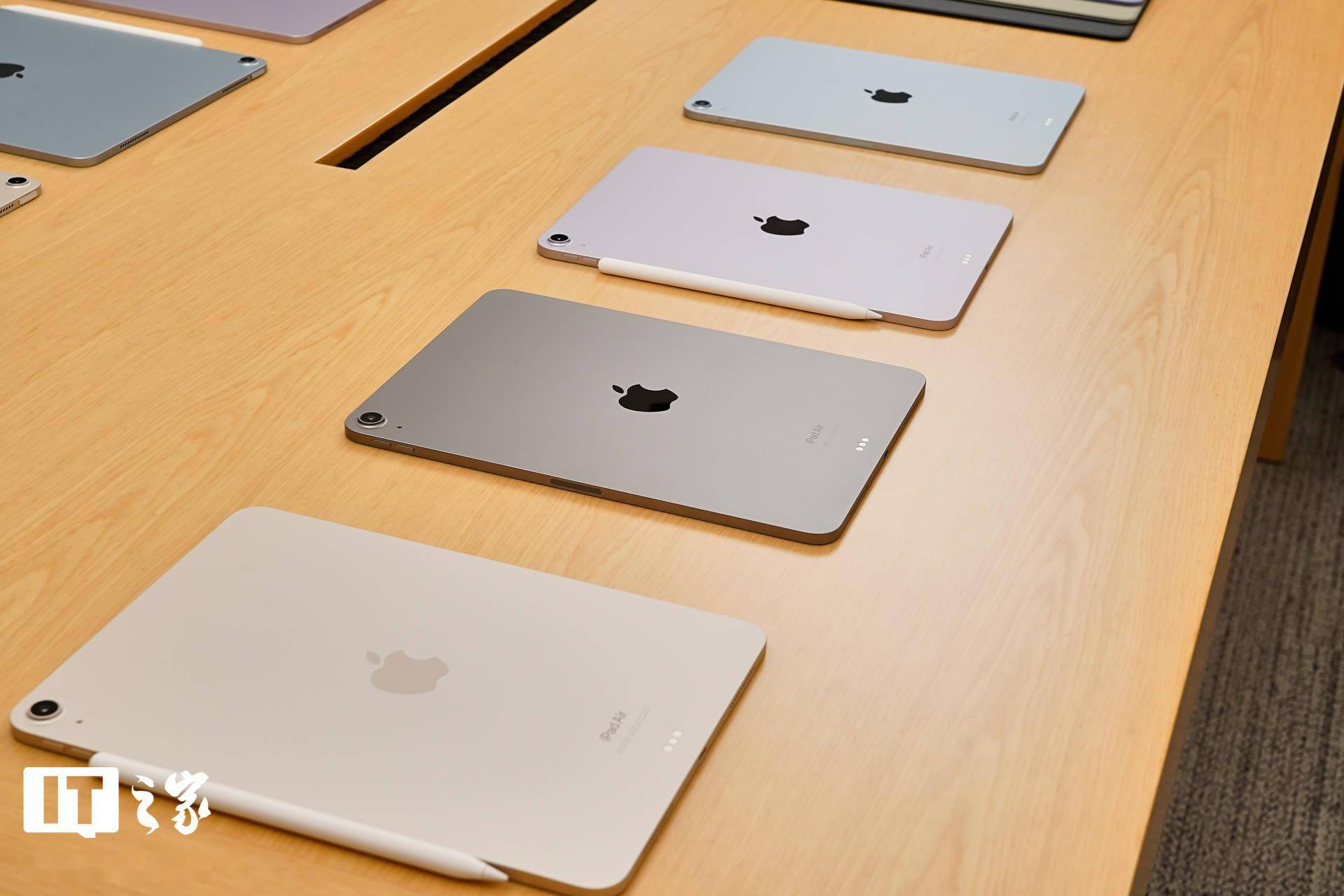 史上最薄苹果设备!it之家现场实拍上手 2024 款 ipad pro