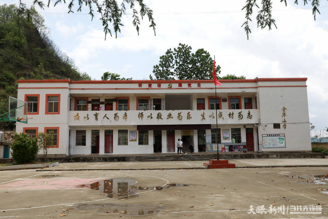 黔西市金兰镇慕栗村驻村第一书记赵治毅:振兴路上"领跑员" 群众心中"