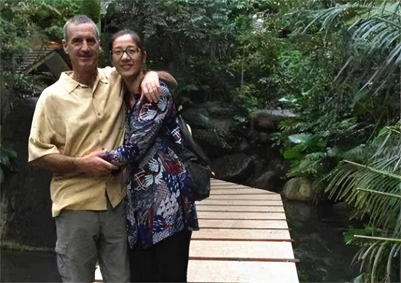 "最美女排副攻"李月明:二婚再嫁美国人,今56定居美国婚姻幸福
