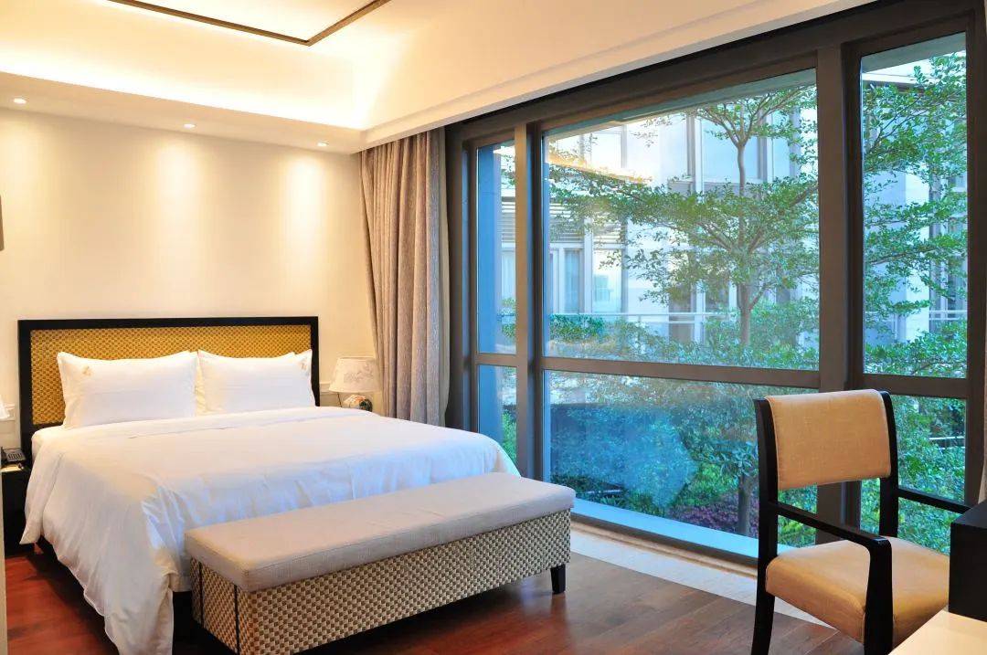 399元住亿城泉说酒店,含自助早餐,半山温泉 泳池