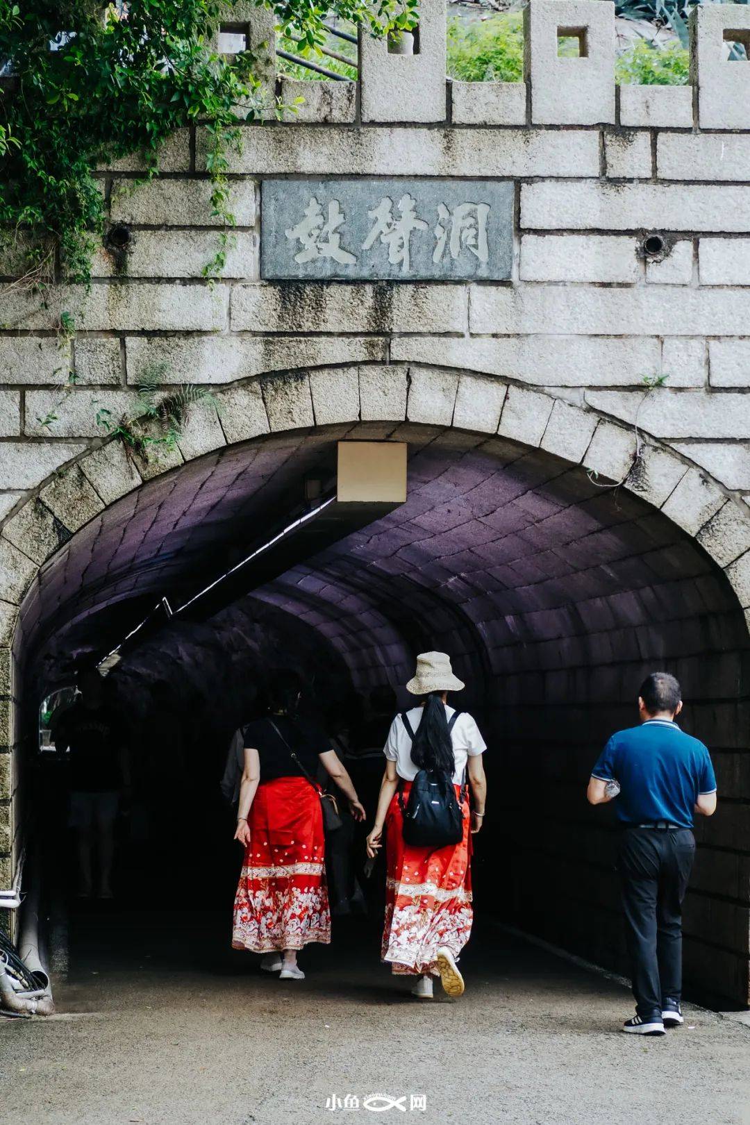 而曾经的防空袭避难所今何貌?_防空洞_龙山_鼓浪屿