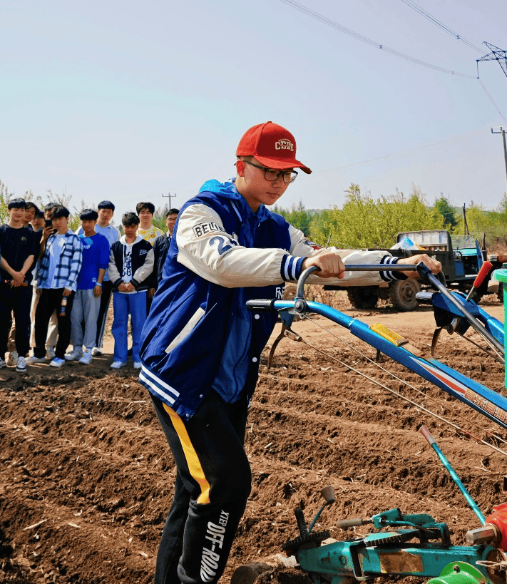 吉林大学数学学院本科生党支部"五一劳动周"实践活动纪实