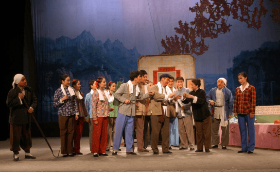 《朝阳沟》剧情简介戏曲电影:《尘封的军功章》《村官李天成》