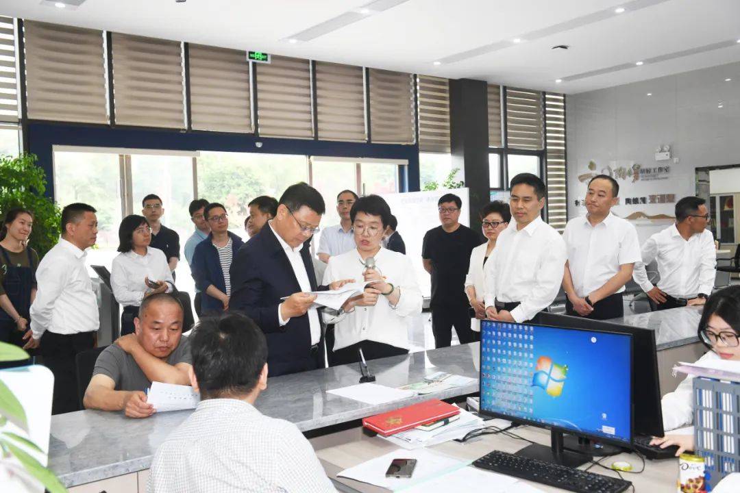 他指出,无锡市委,市政府把信访工作摆在重要位置,党政主要领导带头
