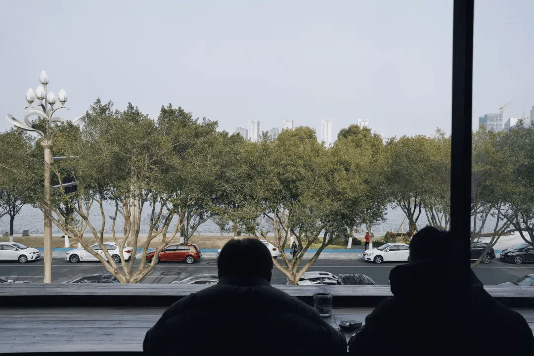 我试了一支水洗果丁丁,明亮的果酸被表达得很好,这出品放在杭州也是不