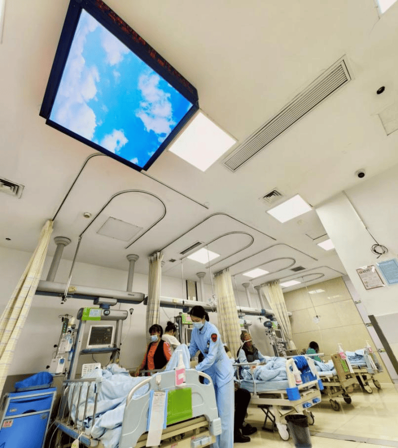 "近日,在新桥医院急诊医学部重症病房,已经住院10天的重症胰腺炎患者