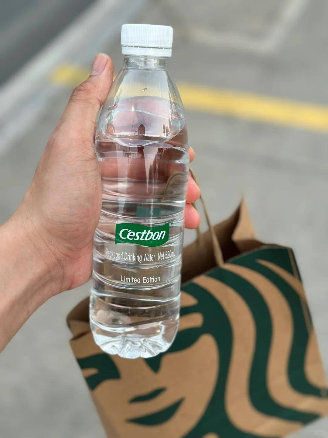 怡宝新包装有点高级!网友:还有种只穿内裤的感觉!