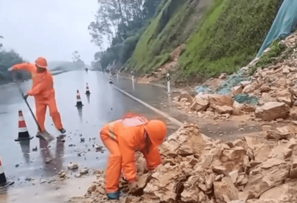 暴雨_民众_救援