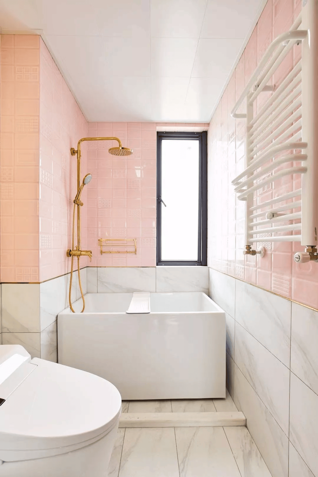 小户型卫生间干湿分离,浴帘更合适,简约实用,打造舒适卫浴体验