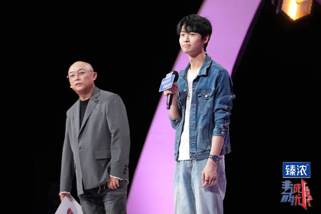 男嘉宾出场即收获“爆灯”，《非诚勿扰》探讨事业和恋爱的平衡点