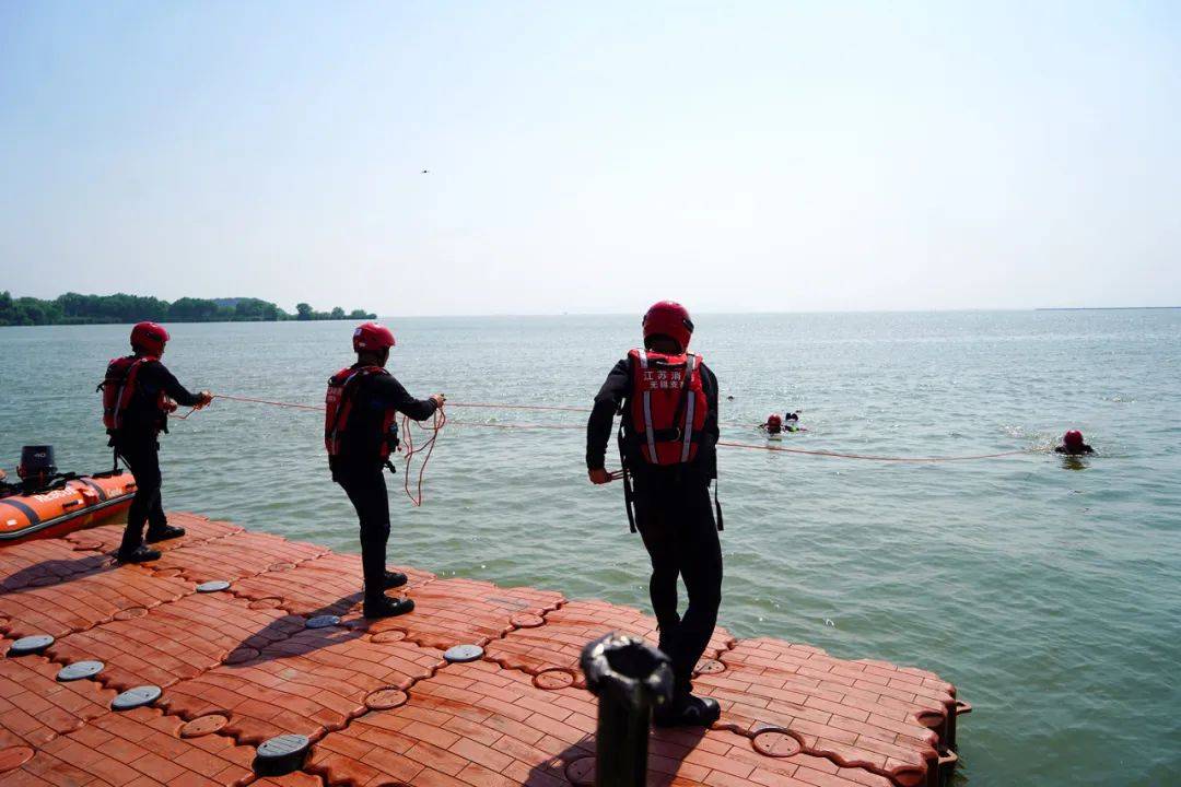 未雨绸缪 以训应汛|无锡市消防救援支队组织开展防汛排涝实战拉动演练