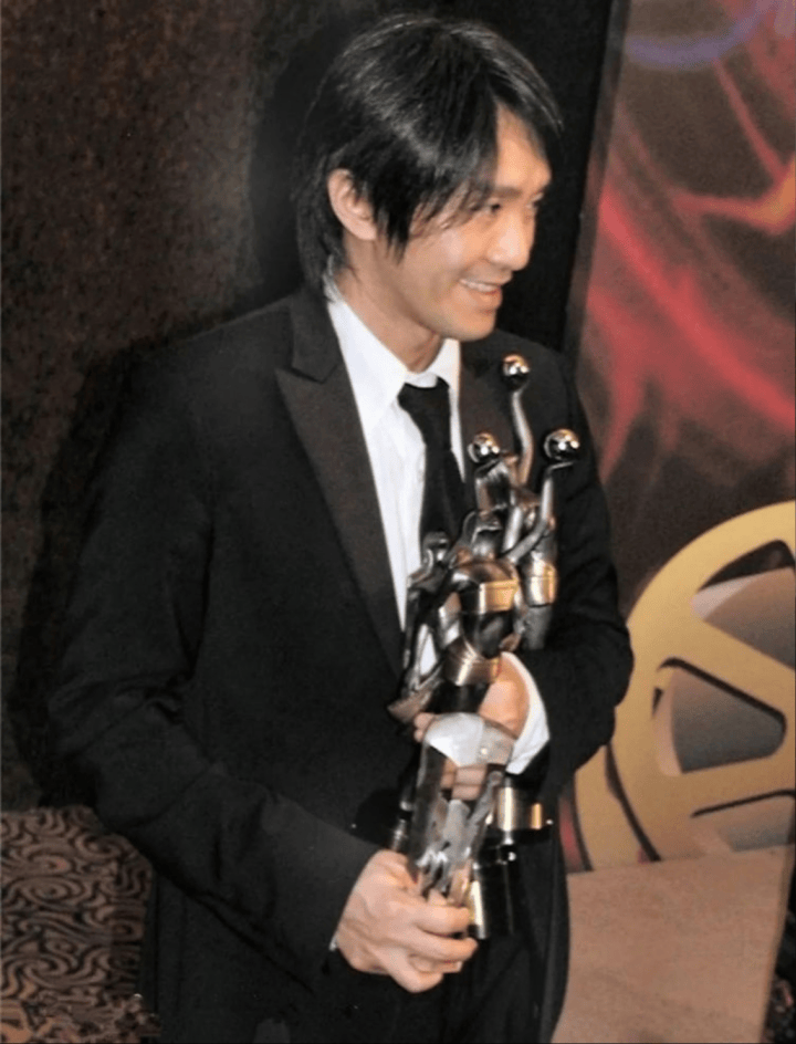 1988年的时候,周星驰获得了第25届台湾电影金马奖最佳男配角奖.