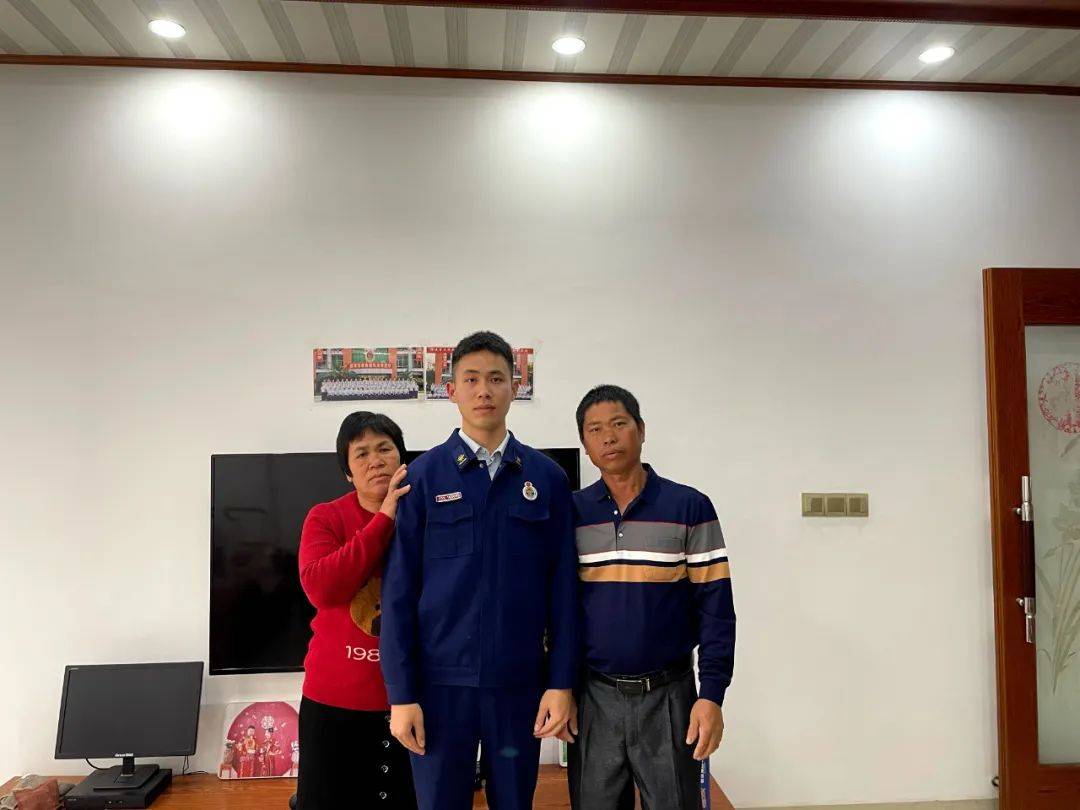 今天,向"火焰蓝" 母亲·妻子致敬!