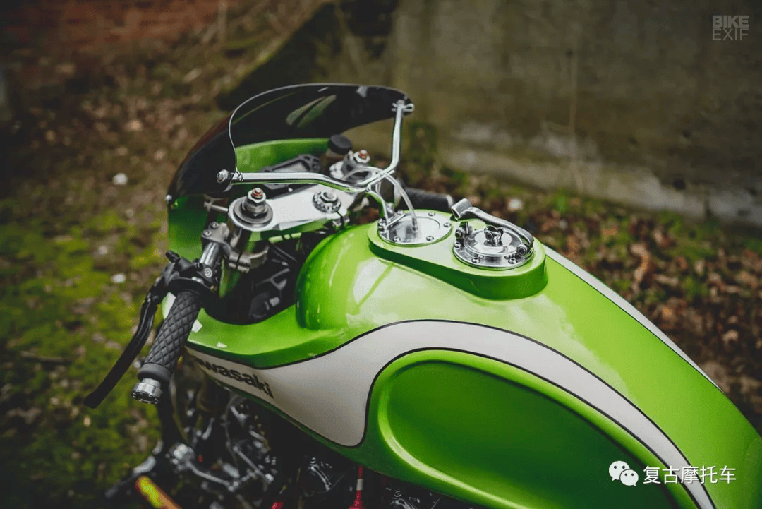 又来难题了:川崎西风750咖啡改装 | 每日一车