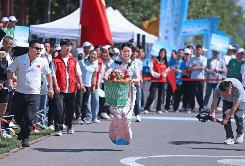 鄠邑区运动达人杨亚瑞表示,希望大家主动学习健身方法,制定科学健身