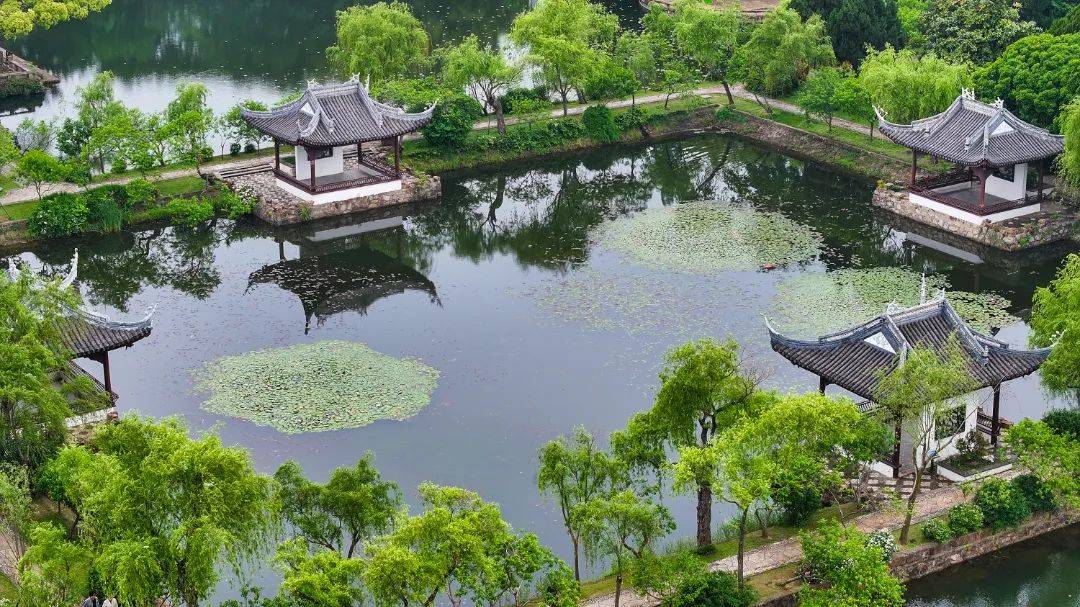 蠡园门票 游船65元/人蠡园 鼋头渚联票110元/人(半价60元/人)营业时间