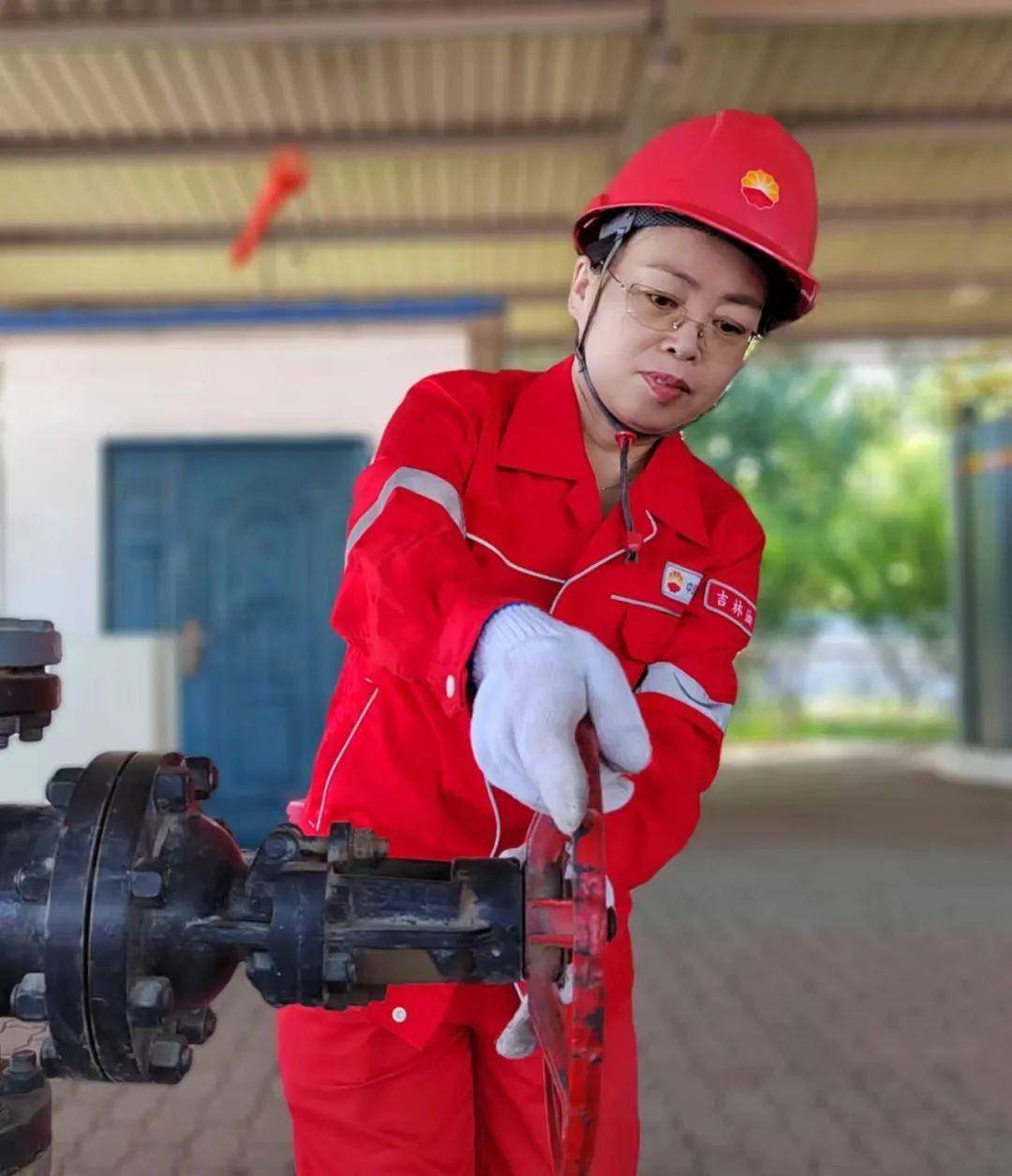 劳模风采·2024年全国五一劳动奖章|李英:从"工"到"匠"的一路繁花