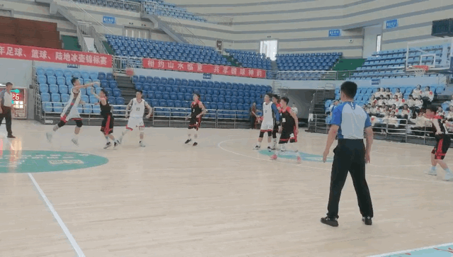 "我们是冠军"—市五中勇夺少年篮球锦标赛双料冠军