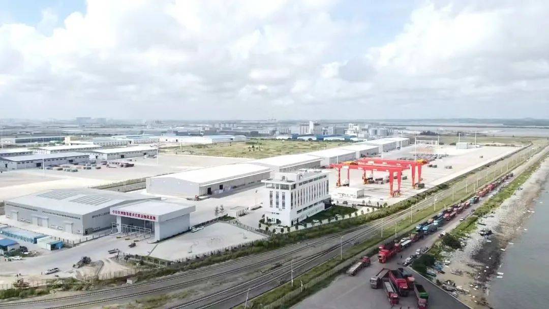 全球最大港机提供商上海振华重工发布新一代技术与核心装备