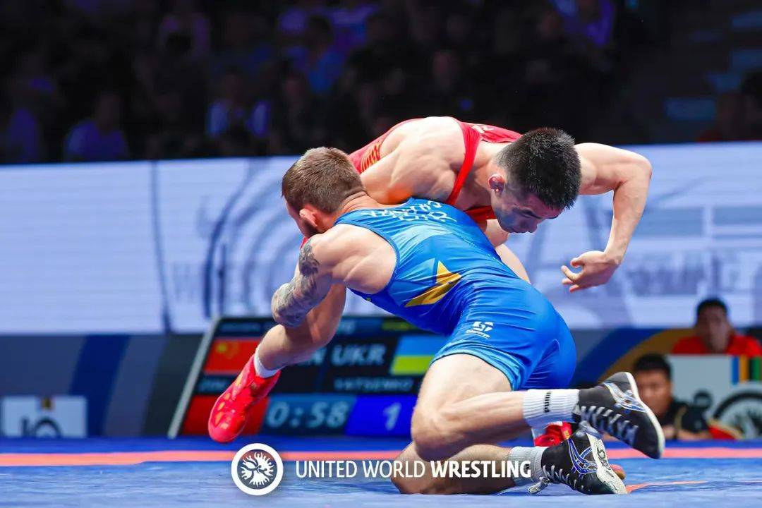 广西男子自由跤运动员邹万豪获巴黎奥运会入场券_摔跤_参赛_比赛日