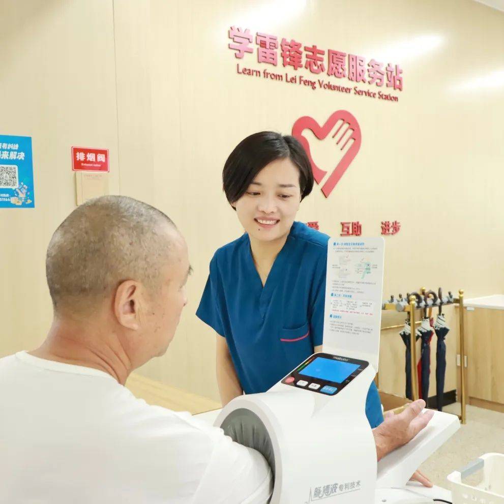 主任兼院感科科长义乌市口腔医院护理部吴晓梅11岁月更迭,身为助产士