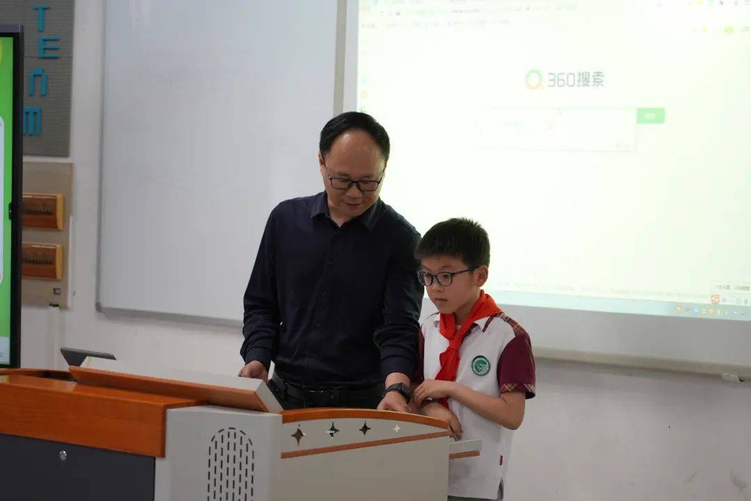 凯文小学吴佳老师,报慈小学田瑜老师和实验小学李振刚老师对苏科版