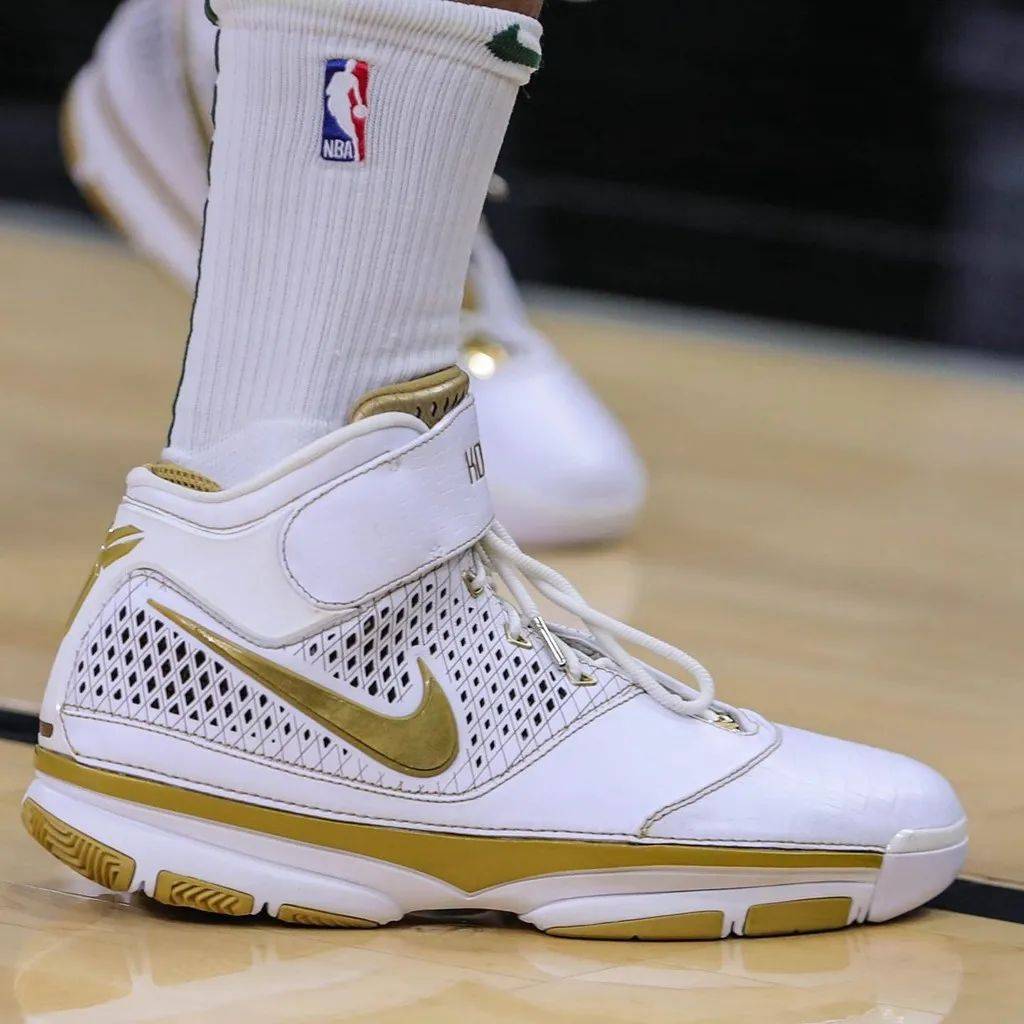 明年「科比全明星战靴」扎堆复刻?这些「元年配色」我全都要!