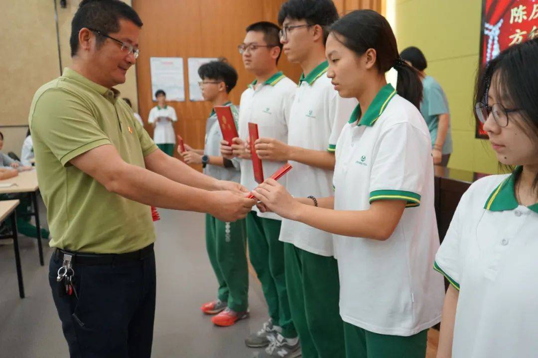 泉州中远学校第十七届学生代表大会暨学生会换届活动顺利举行