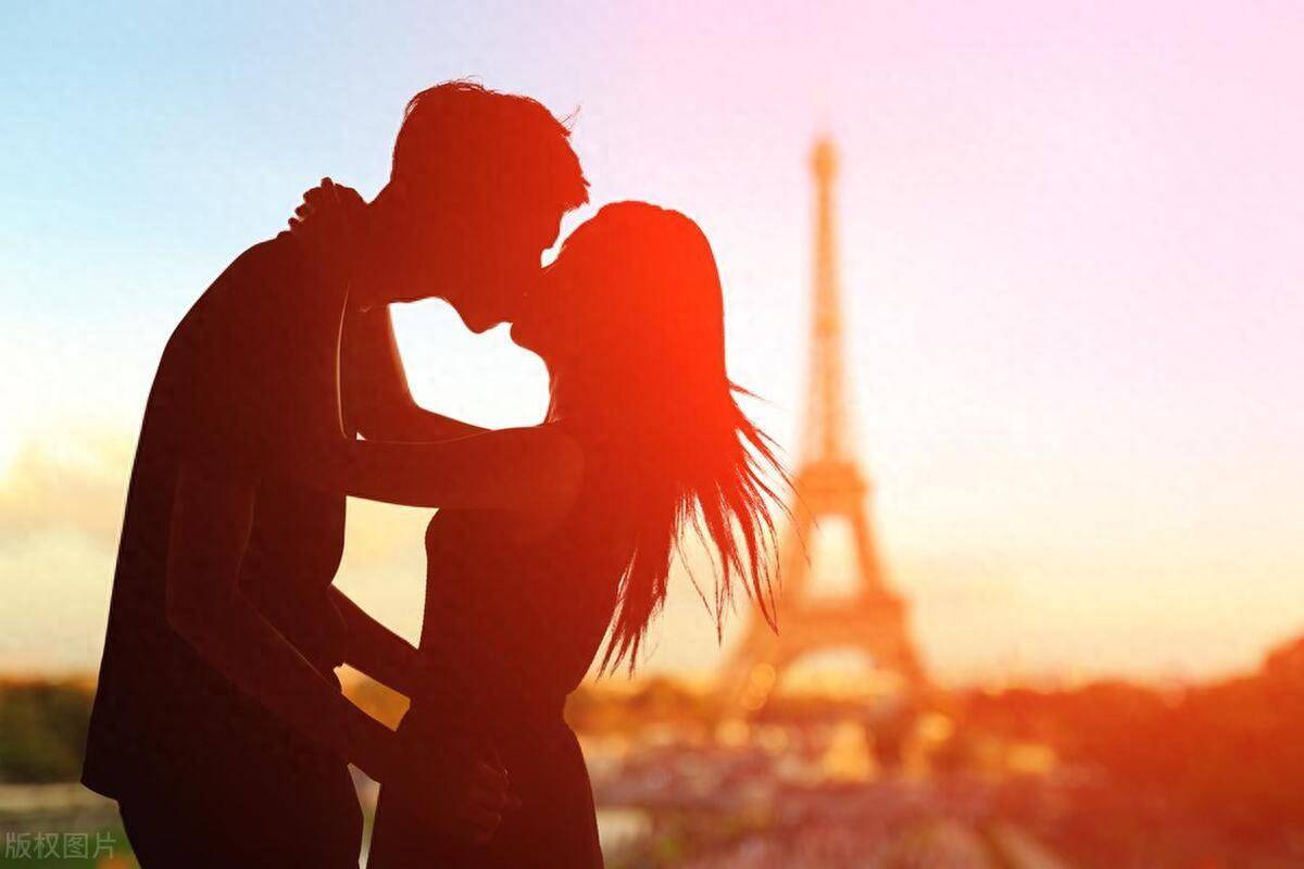 陈晓卿说:"世上有三件事是藏不住的,贫穷,咳嗽和爱.