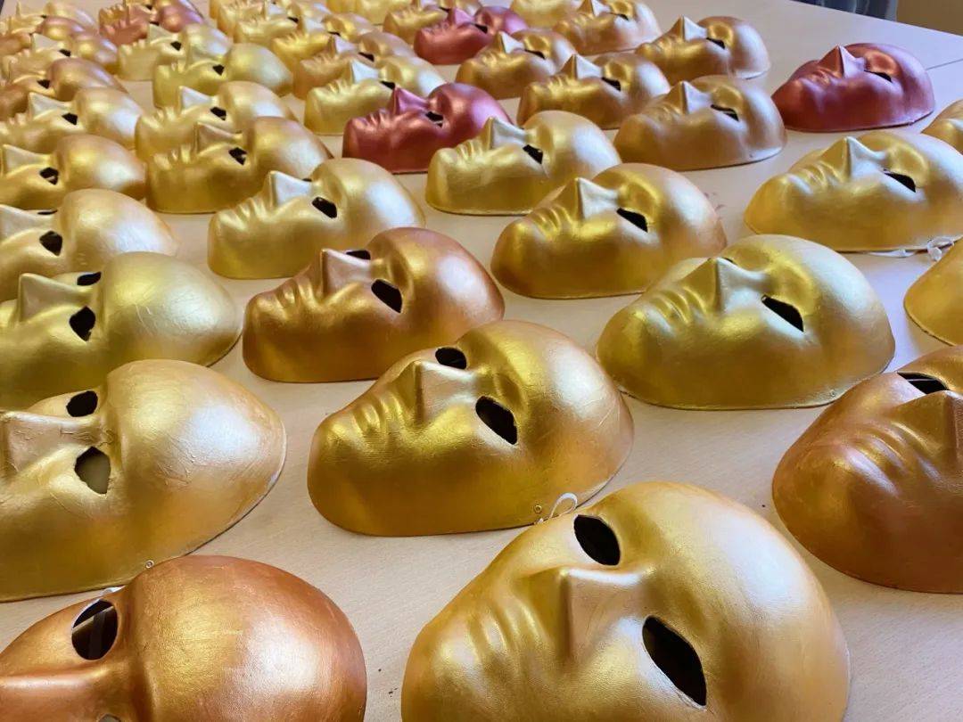 黄金面具被认为具有神秘的力量,可以与神灵沟通或赋予佩戴者特殊的