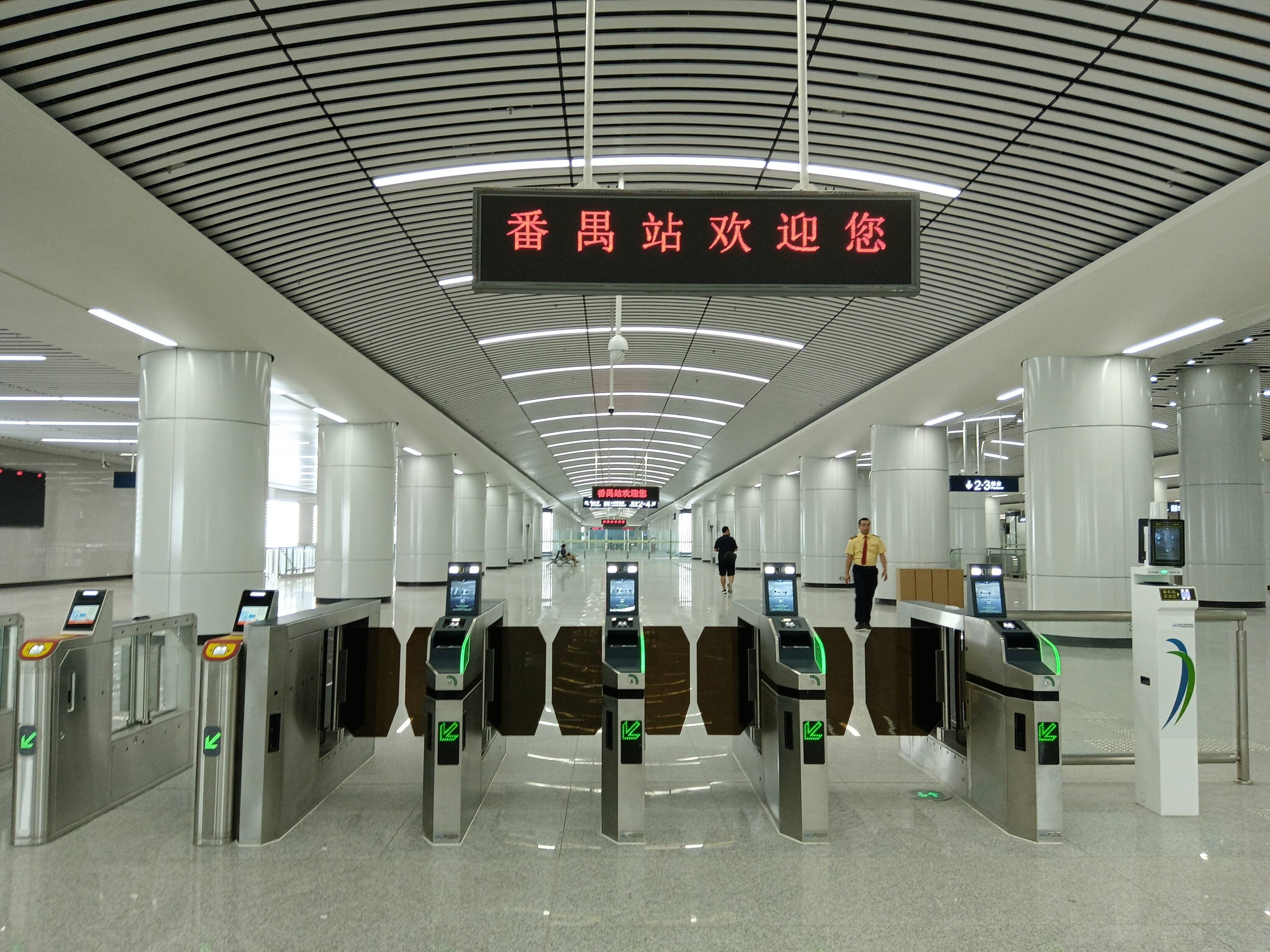 5月14日上午,广州地铁集团面向媒体开放广佛南环试乘