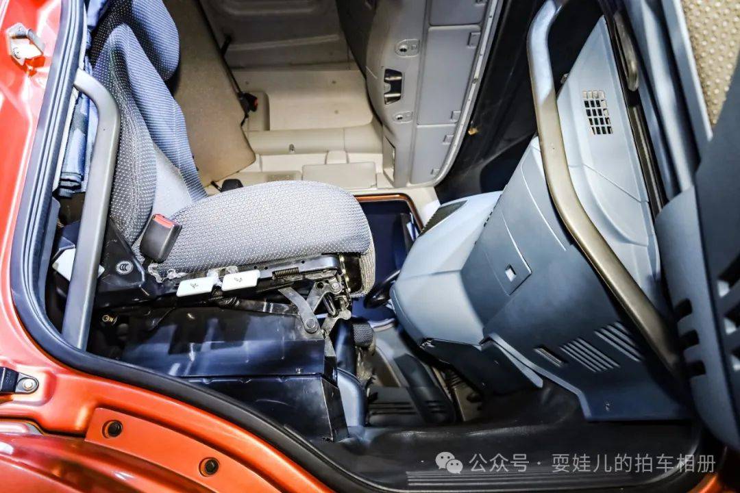 j6车系中的少数派 一汽解放j6平地板牵引车还记得吗?