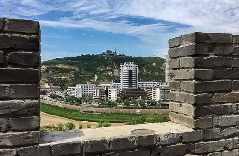 延安革命纪念馆该馆创建于1950年,纪念馆原馆址在凤凰山麓,1968年在