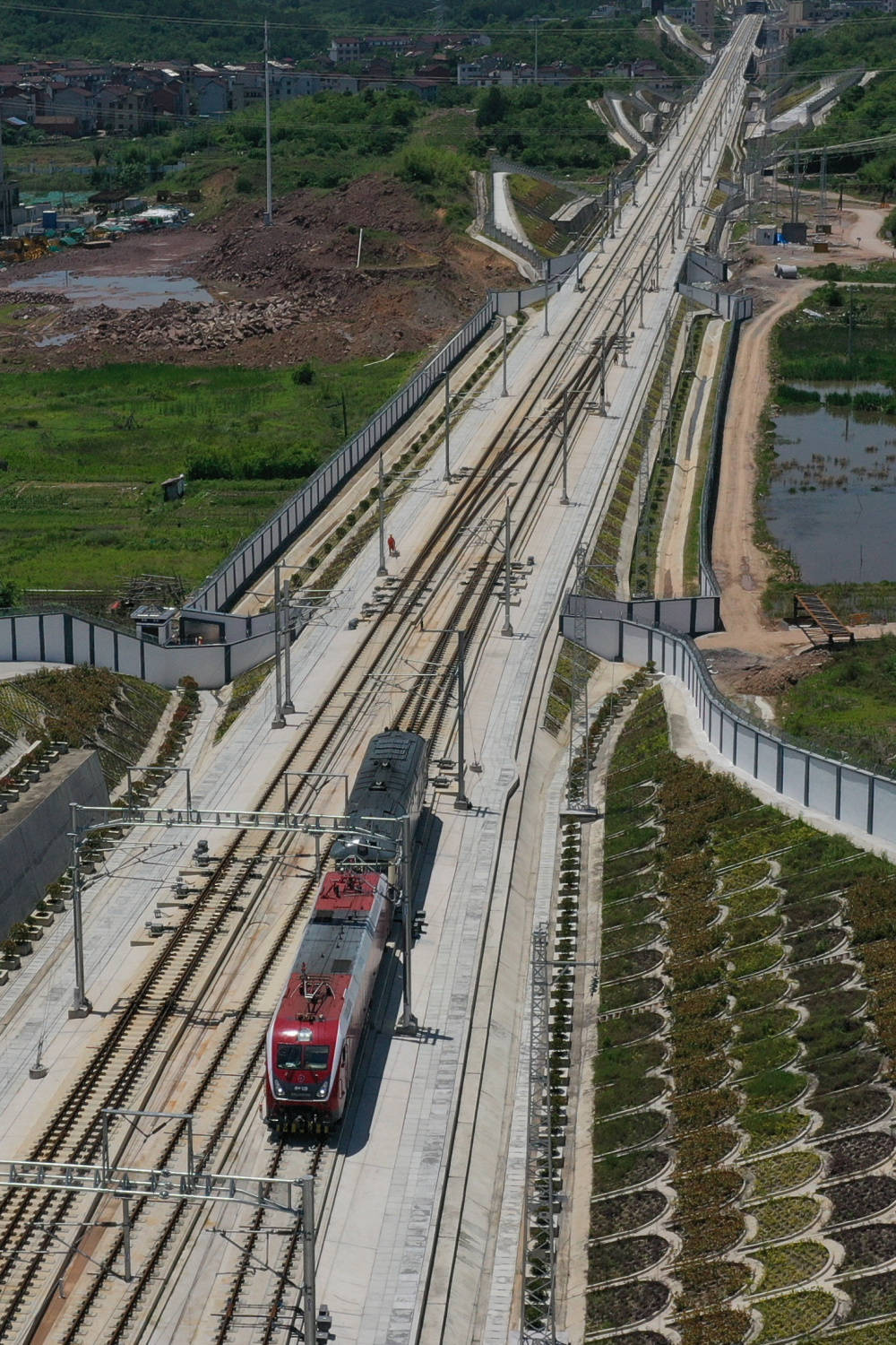 浙江:杭温高铁启动接触网热滑试验