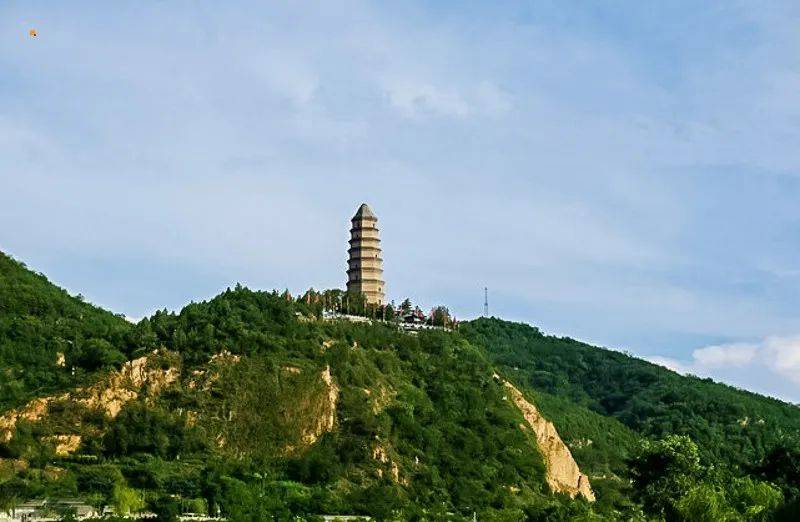 延安革命纪念馆该馆创建于1950年,纪念馆原馆址在凤凰山麓,1968年在