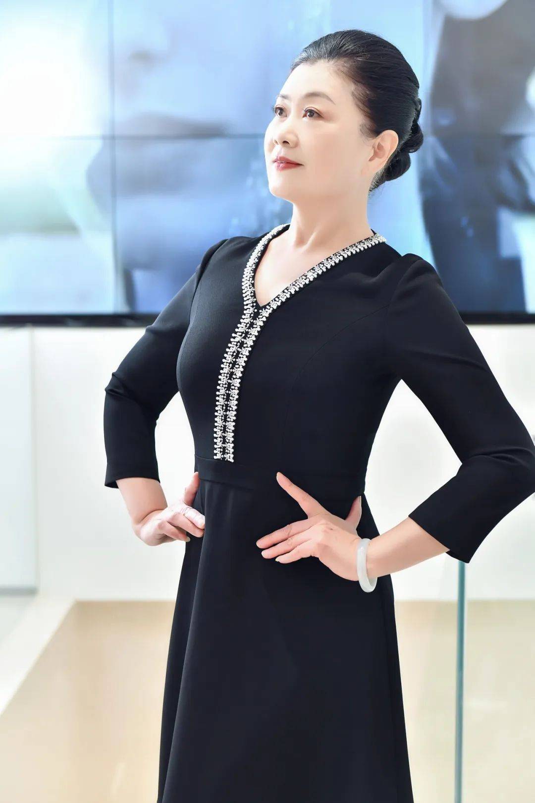 自2013年起,封侯平在连云港市老年大学担任模特形体班教师,在教学中