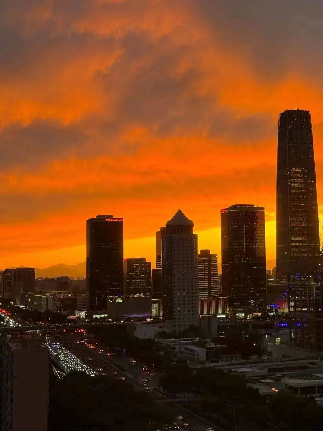 北京上空,再现绝美绚烂晚霞!