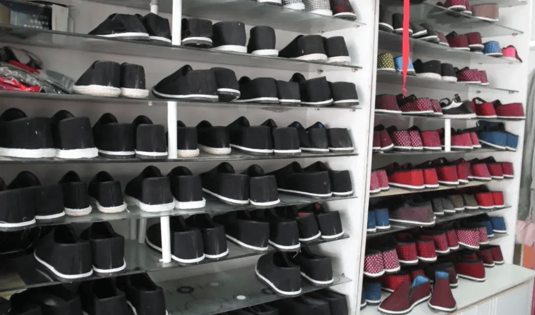 小布鞋闯出大市场 千层底踏上致富路