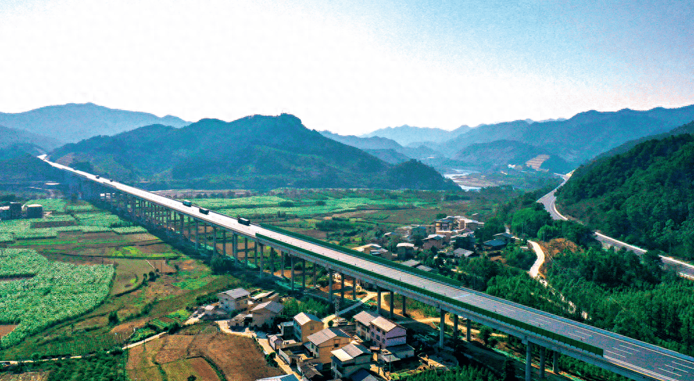 桂柳高速作为全国最早建设的一批高速公路,被列入扩建计划时,为广西