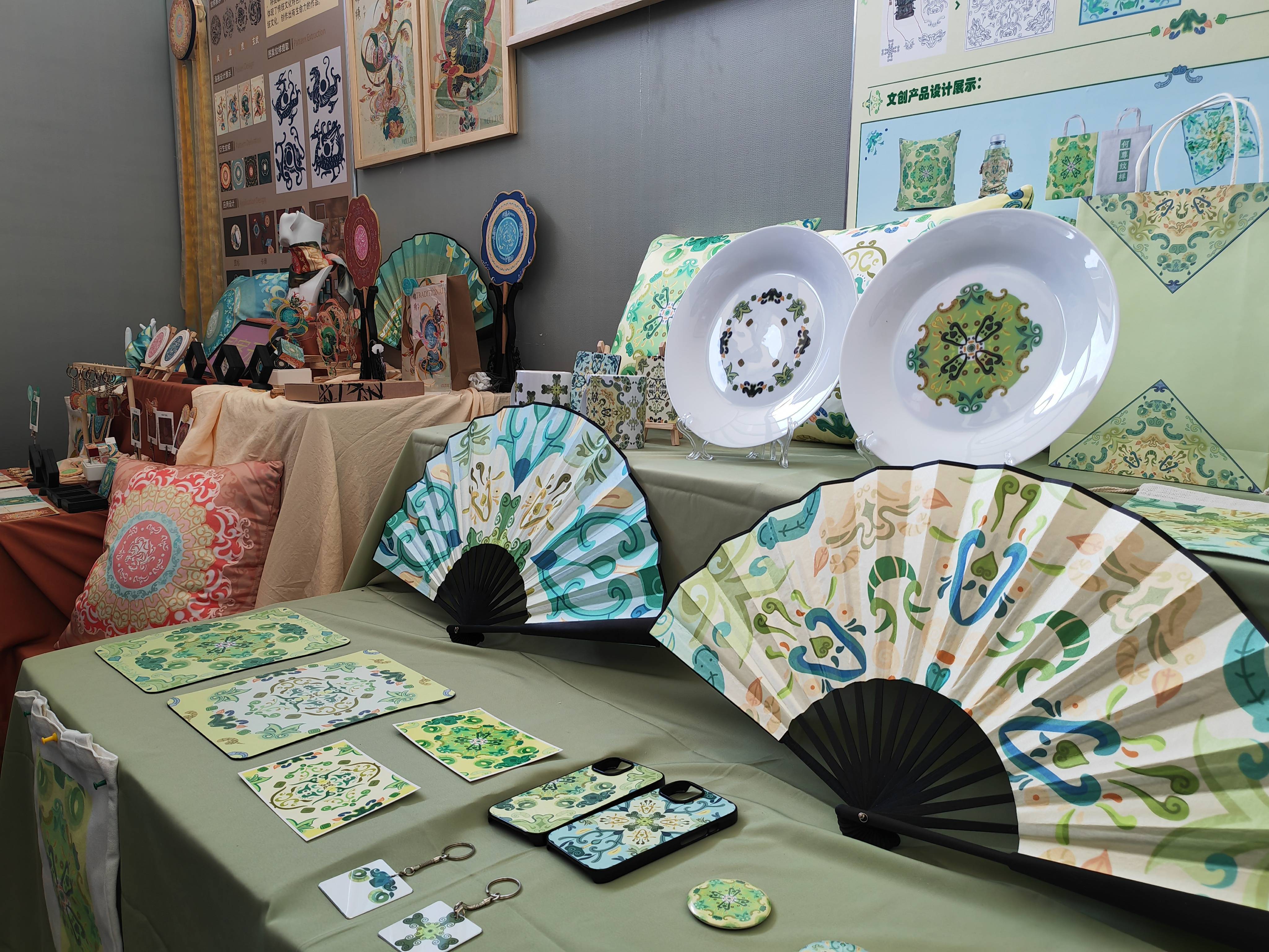 环境艺术设计专业的毕业生作品,内容涵盖室内设计,景观设计,文创设计