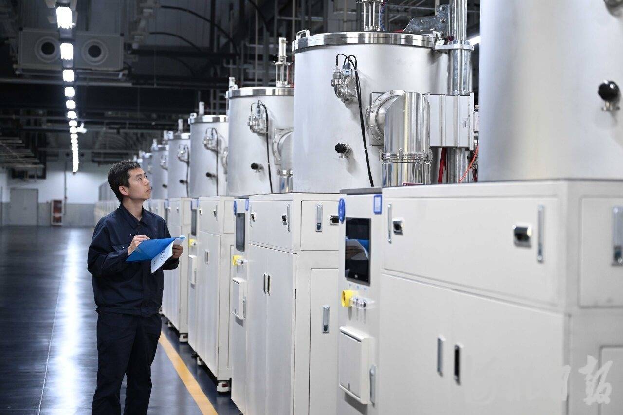 因地制宜发展新质生产力丨技术"小白"如何变身第三代半导体独角兽