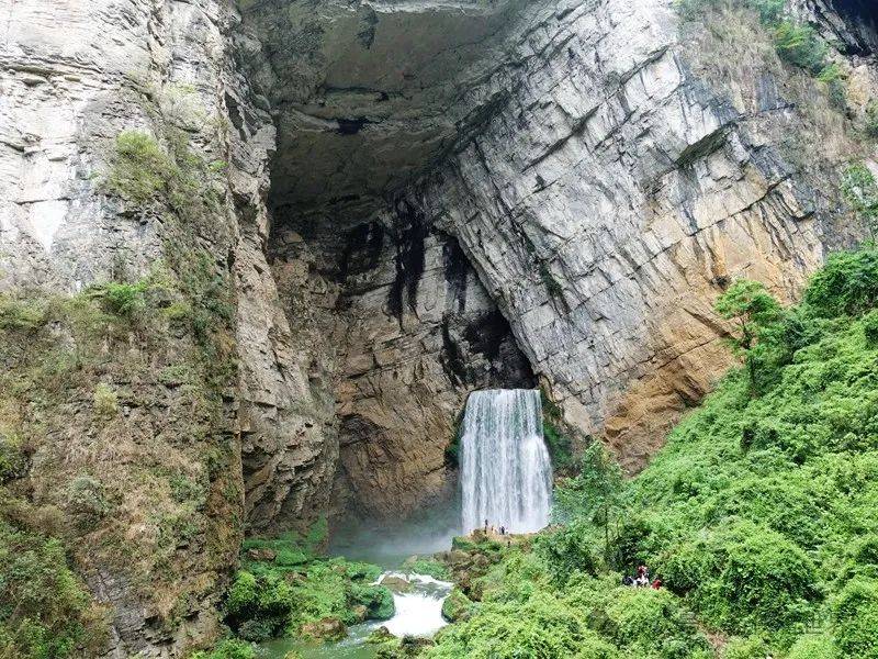 贵州徒步d2:羊皮洞瀑布湿身 钻溶洞重返人间