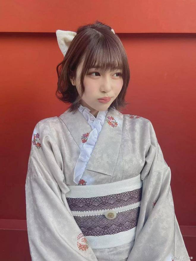 六位岛国片中的魅力少妇，一部无码作品掀起热潮，出道即破处
