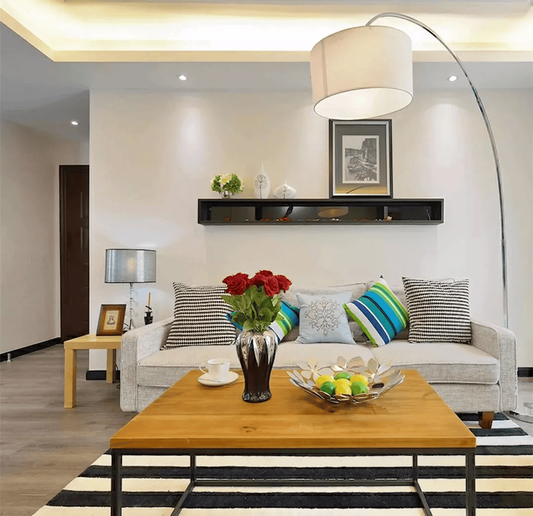 小户型客厅沙发背景墙巧变收纳墙,实用空间翻倍,打造整洁舒适的家