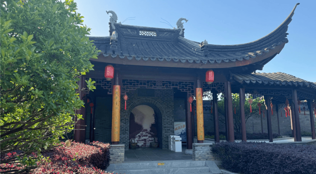 第一站:吴印咸故居中国酒都,水润之城"的独特魅力.