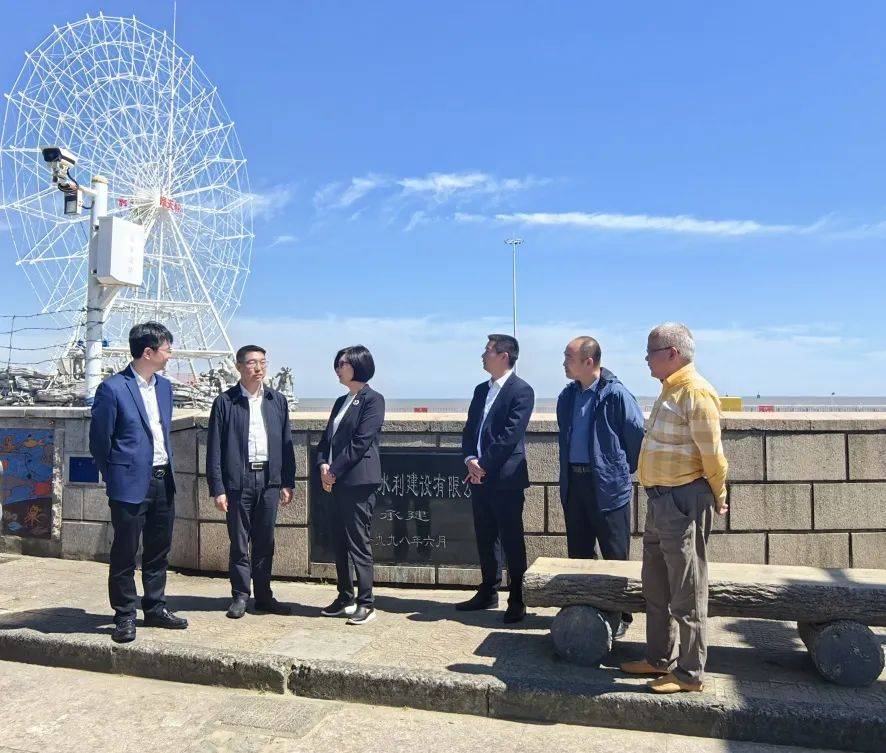 5月14日,奉贤区防汛指挥部常务副总指挥,副区长田哲